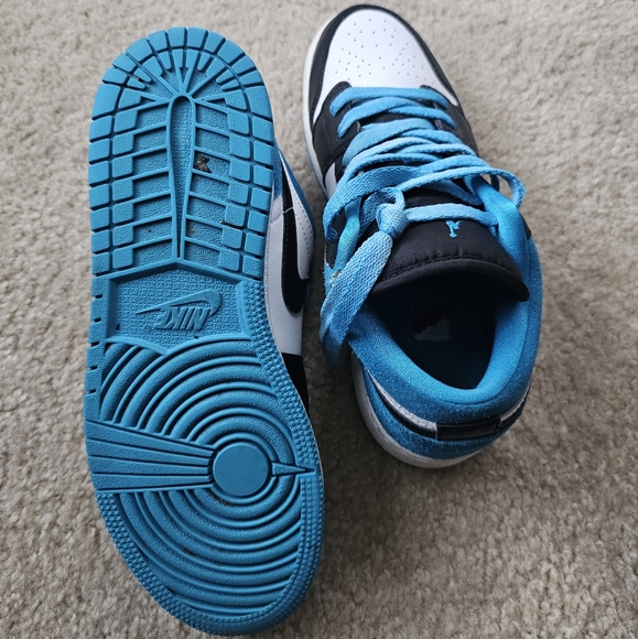 Nike Jordan 1 - Picture 2 of 5